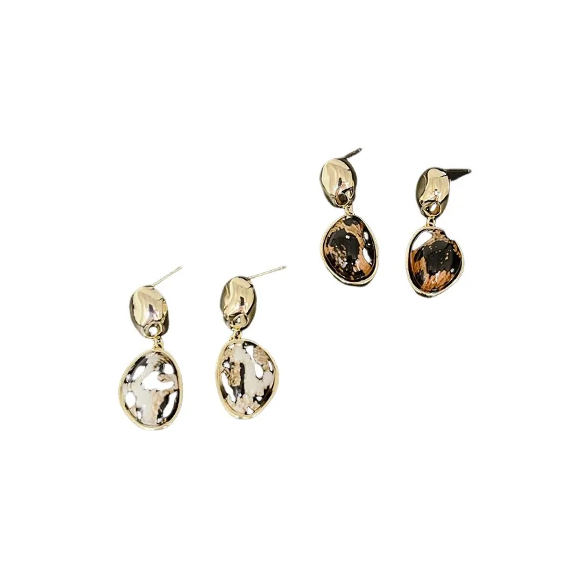 Модные универсальные серьги-гвоздики с леопардовым принтом из серебра 925 пробы