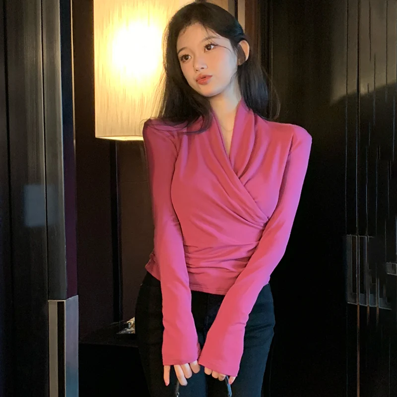 

Женская плиссированная короткая футболка, однотонная Базовая Элегантная футболка с V-образным вырезом и длинным рукавом, корейская мода, осень 2023