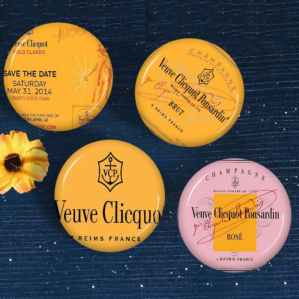 Фото Забавные круглые броши V-Veuve Clicquot ручной работы 32/44/58 мм с защелкой для рюкзаков, одежды, аксессуаров, значков, украшения для шляп №3