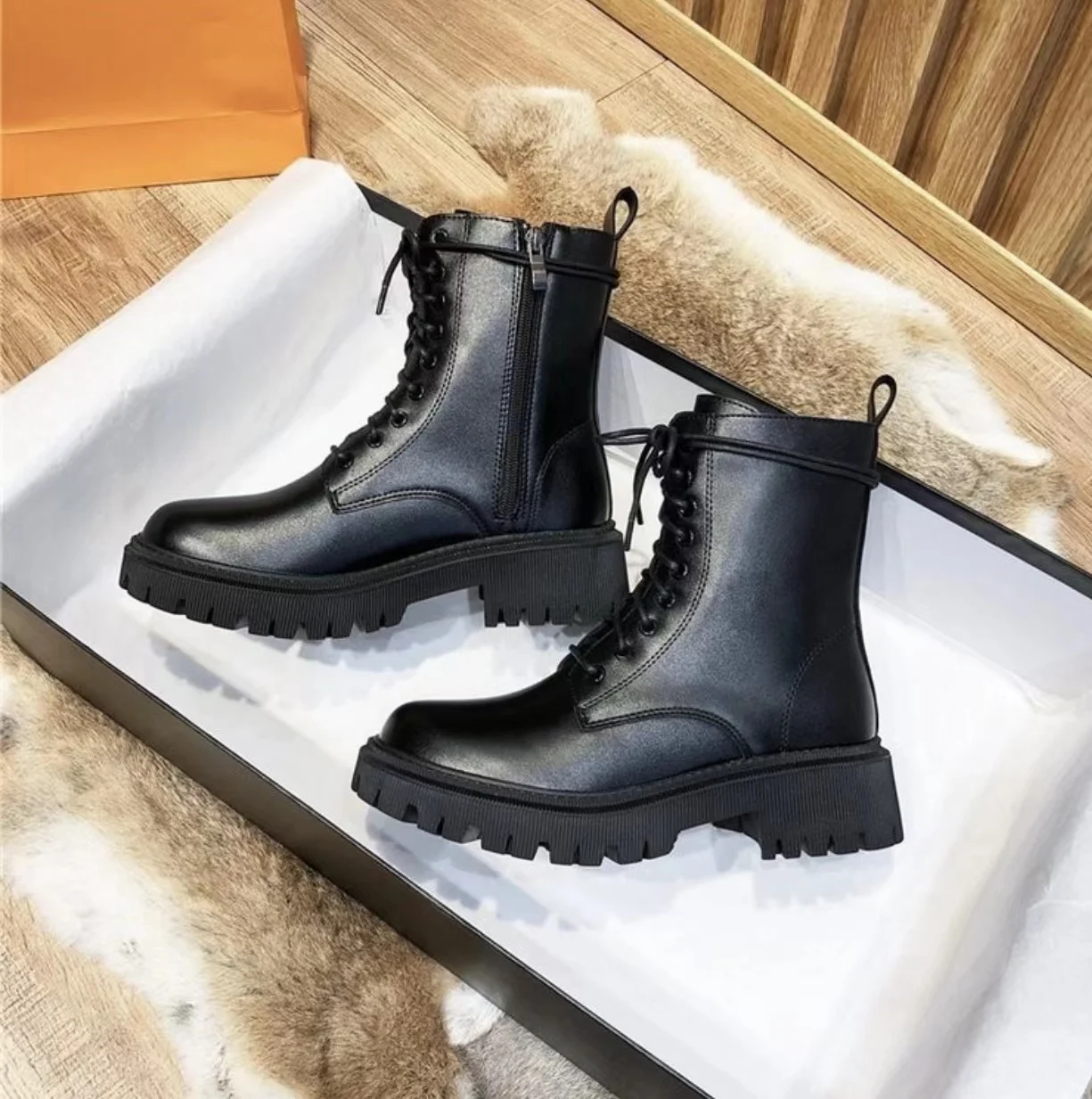

Wholesale autumn and winter black platform ankle boots women's thick soled motorcycle boots women's warm lace up shoes