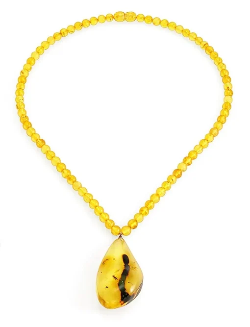 Колье с объёмной подвеской из натурального балтийского янтаря лимонного цвета