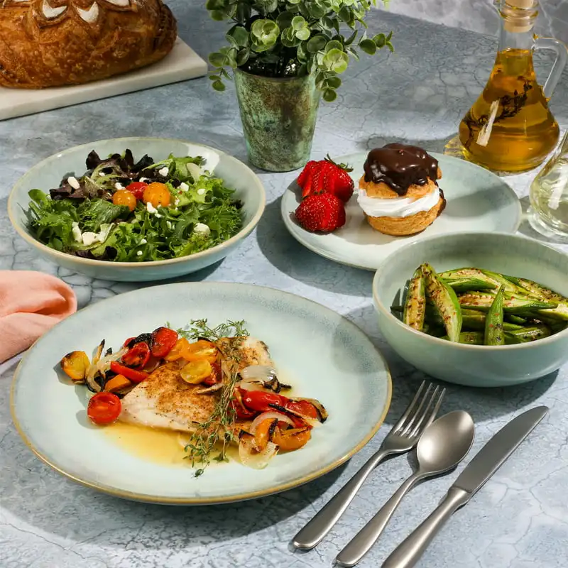 

16 Piece Round Stoneware Dinnerware Set in Blue