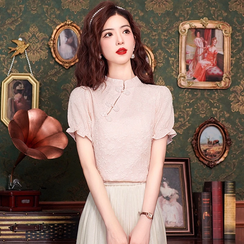 Летняя женская блузка с коротким рукавом и воротником-стойкой приталенная