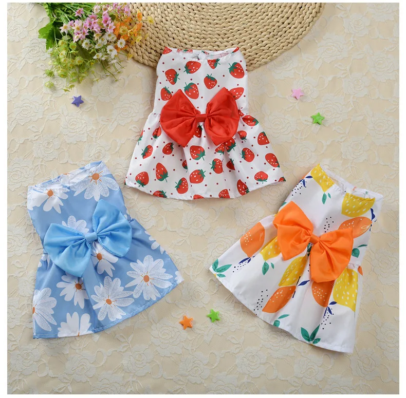 

Fashionable Dress Pet Dog Clothes Summer Thin Breathable Sleeveless Bow Embellished Floral Skirt for Small Dog Cat Pet Suplies