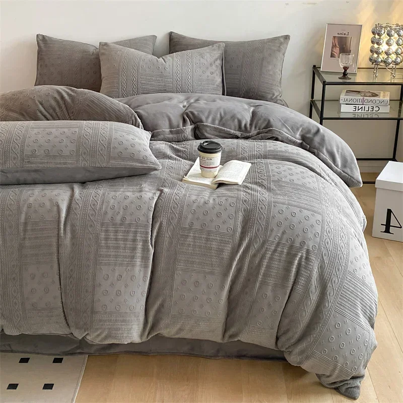 Комплект постельного белья Svetanya из молочного бархата односпальное двуспальное