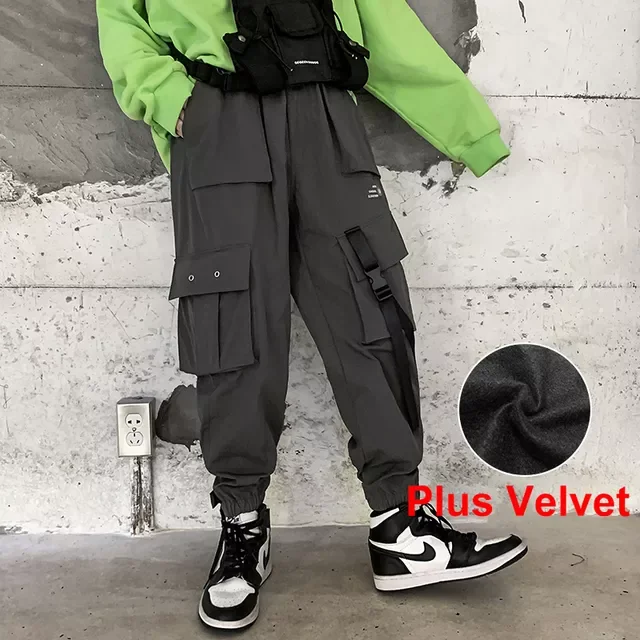 

Новинка 2022, зимние мужские плотные брюки-карго, комбинезоны, мужские бархатные Джоггеры в стиле хип-хоп с лентами, черные спортивные брюки, т...
