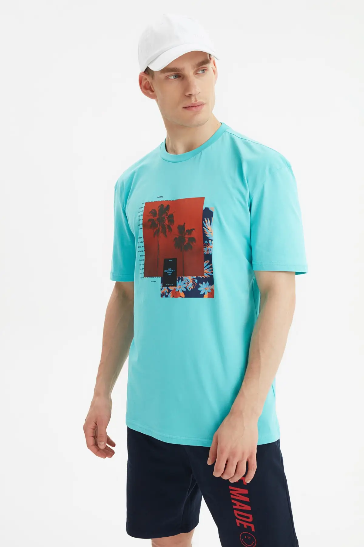 

Trendyol Men Oversize Bike Collar Short Sleeve Printed T-Shirt TMNSS21TS2116