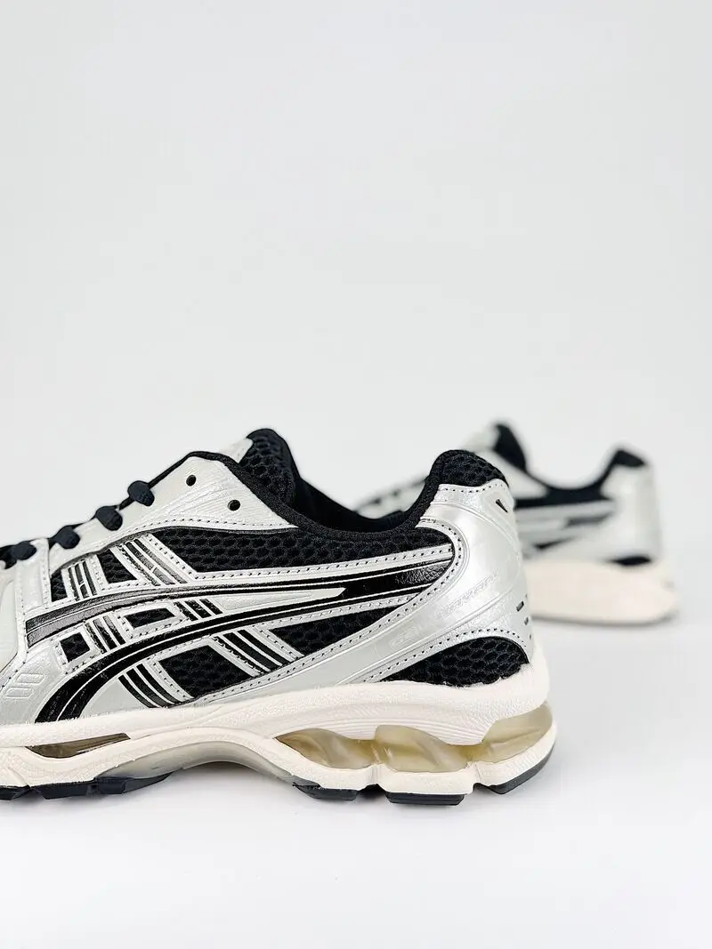 кроссовки ASICS