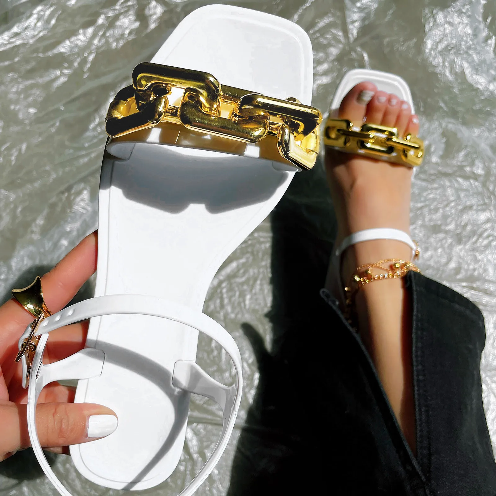 

Сандалии женские с ремешком на застежке, босоножки с цепочкой, открытый носок, плоская подошва, нескользящая обувь для вечеринки, дышащая об...