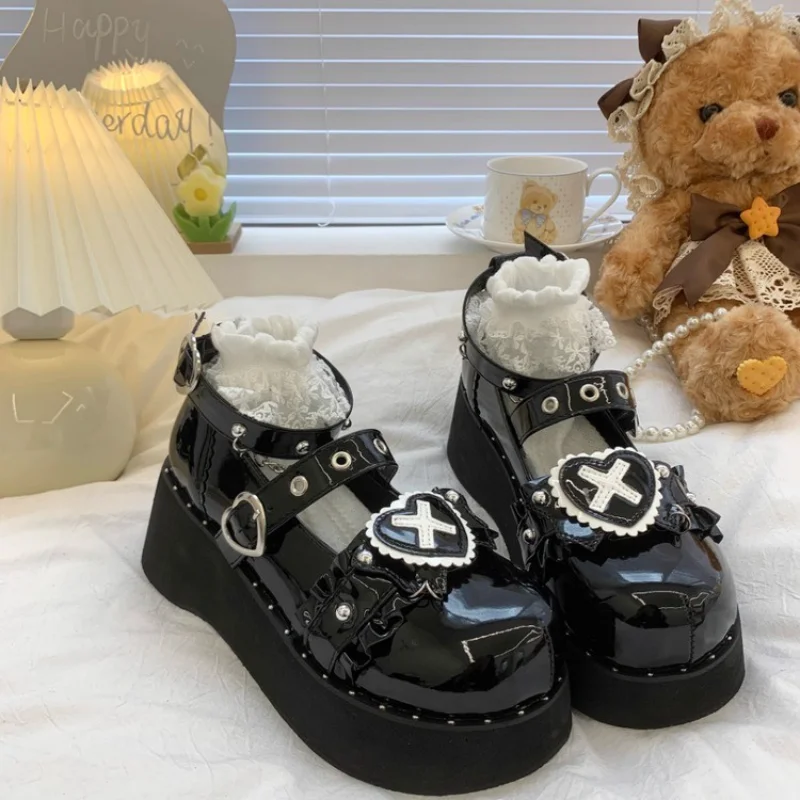 

Женские туфли на танкетке, милые готические Туфли Мэри Джейн с милым сердцем, Студенческая форма JK Lolita, женская обувь на высоком каблуке