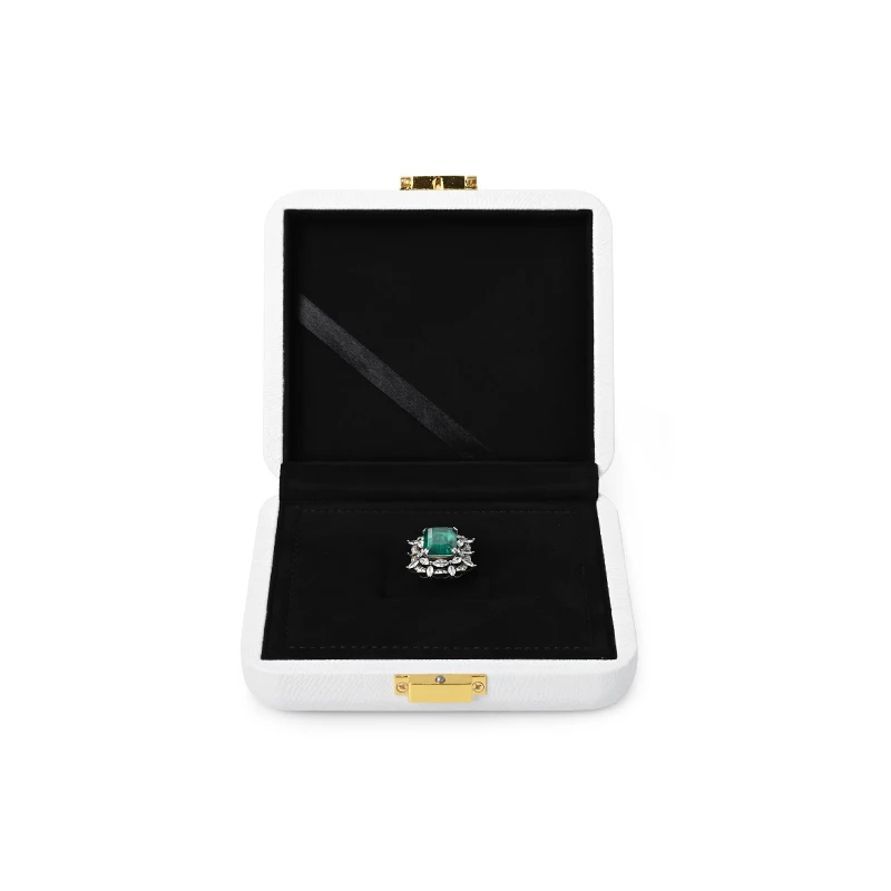 

Кожаная шкатулка для украшений MISHITU