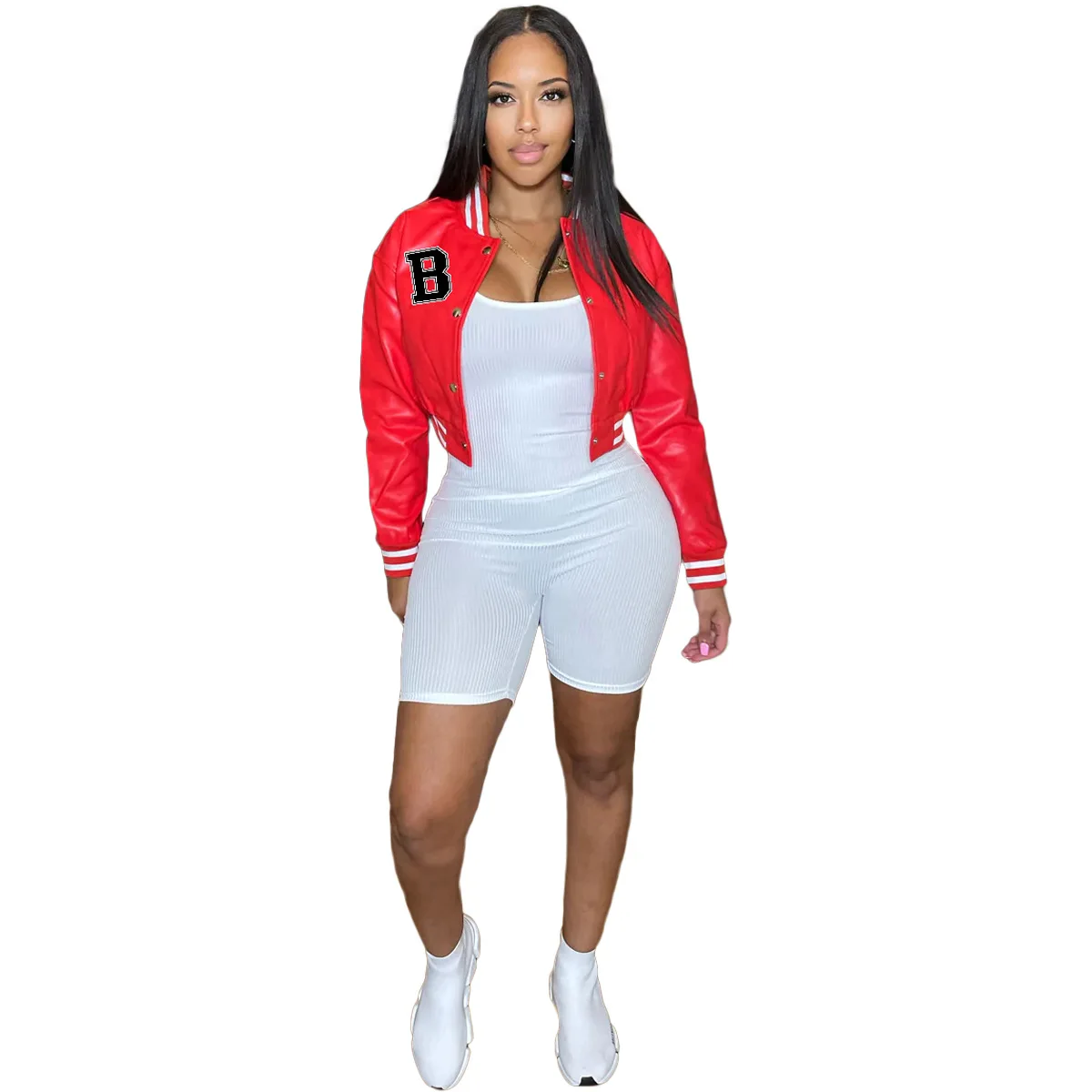 Женская короткая куртка из искусственной кожи