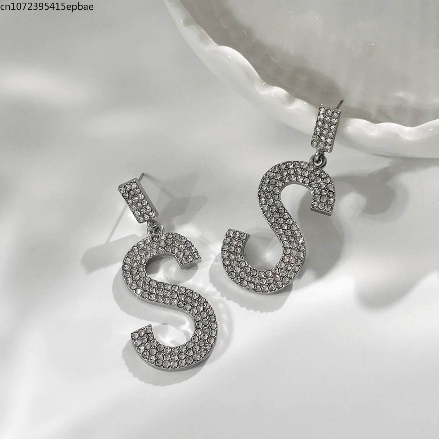 

Full Cubic Zirconia Letter Earrings Female Fashion Temperament Minority Design English Letter Earrings Temperament Earrings Good