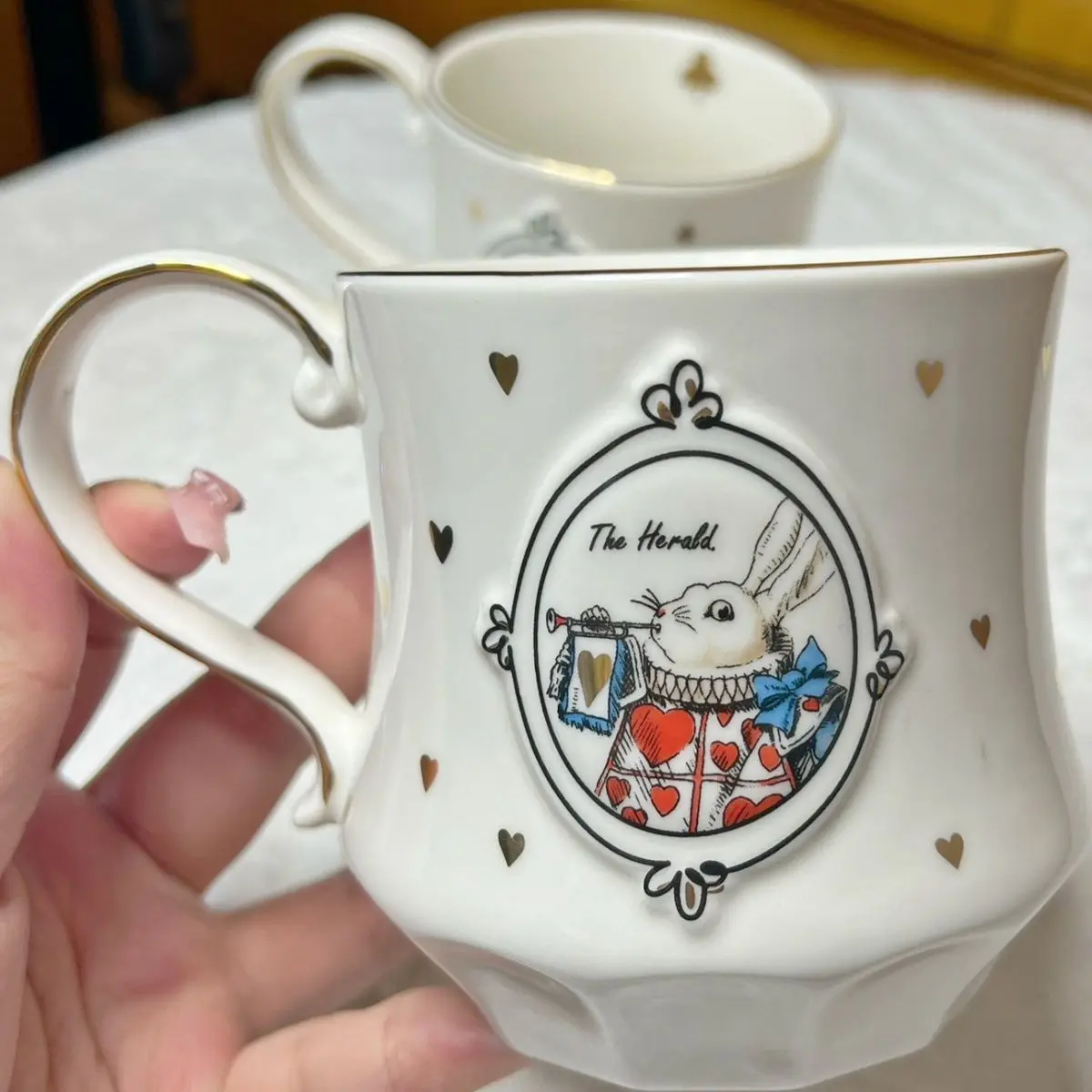 

Женская кружка Alice, красивая керамическая чашка высокого качества с крышкой, кофейная чашка, подарок на Рождество