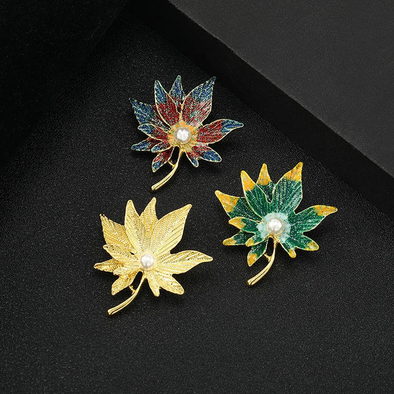 

Colorful Crystal Maple Leaf Brooches Pin With Fake Pearl Women Badges Lapel Pin Vintage Enamel Maple Brooch Double Corsage