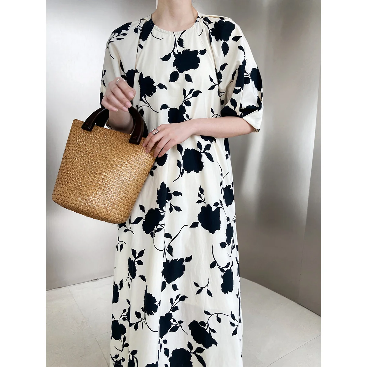 

Женское прямое платье средней длины, хлопковое платье с цветочным принтом и рукавами-фонариками, лето 2022