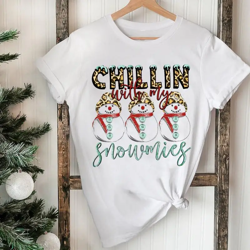 

Женская футболка в стиле 90-х с изображением снеговика