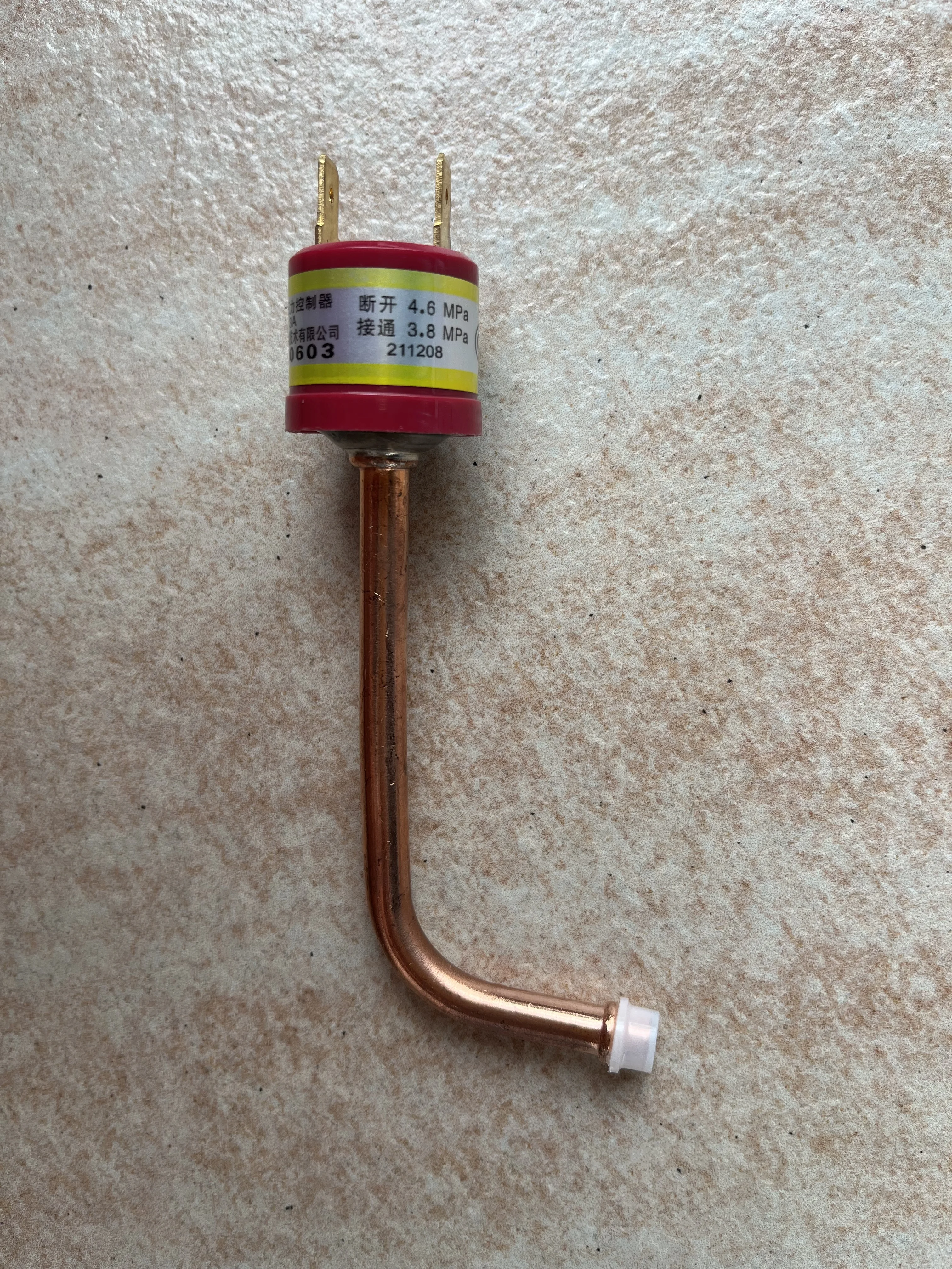 

YK-4.6/3,8 регулятор давления OFF 4.6Mpa на 3.8Mpa 250V 3A натуральная кожа