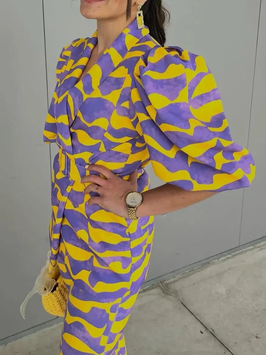 Женский блейзер на пуговицах с принтом TRAF узкие брюки завышенной талией и поясом