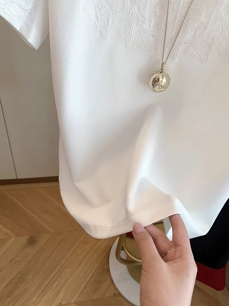 Модный дизайн однотонная футболка с короткими рукавами и вышивкой для тяжелой