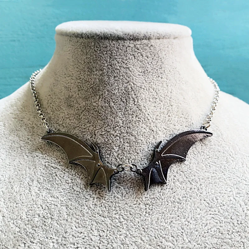 

Vintage Gothic jewelry Bat Vampire Pendant women's necklace Fashion creative party favor horror witchcraft ladies collars