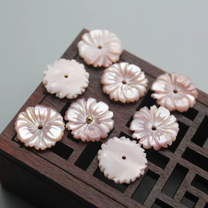 Розовые бусины из натурального перламутра цветок ромашки 5 шт.