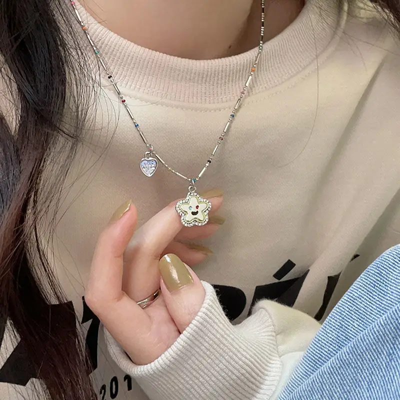 

Colored Five-pointed Star Pendant Necklace New Women's Sweet Temperament Flower Love Necklace