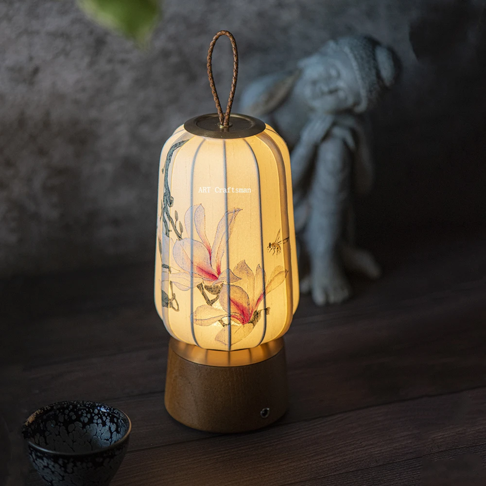 

Портативная настольная лампа из ткани ручной работы