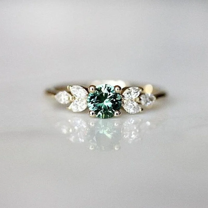 

Grandmother emerald ring, European and American new fashion, elegant inlaid gem ring headdress, engaged married woman