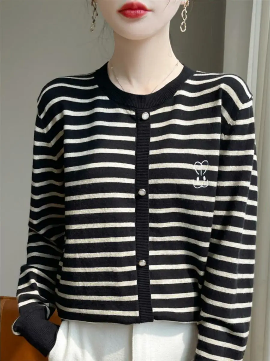 Осенняя одежда для мам среднего возраста трикотажная рубашка новинка 2024 верхняя