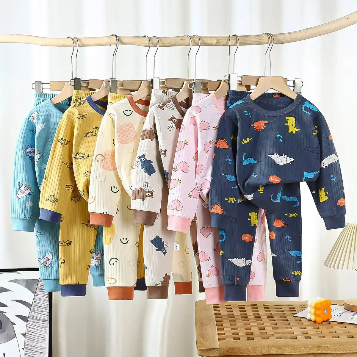 

2023 Autumn Girls Boys Cute Cartoon Print Pajamas Baby Kids Children Sleepping Suit Two Pieces Cotton Set