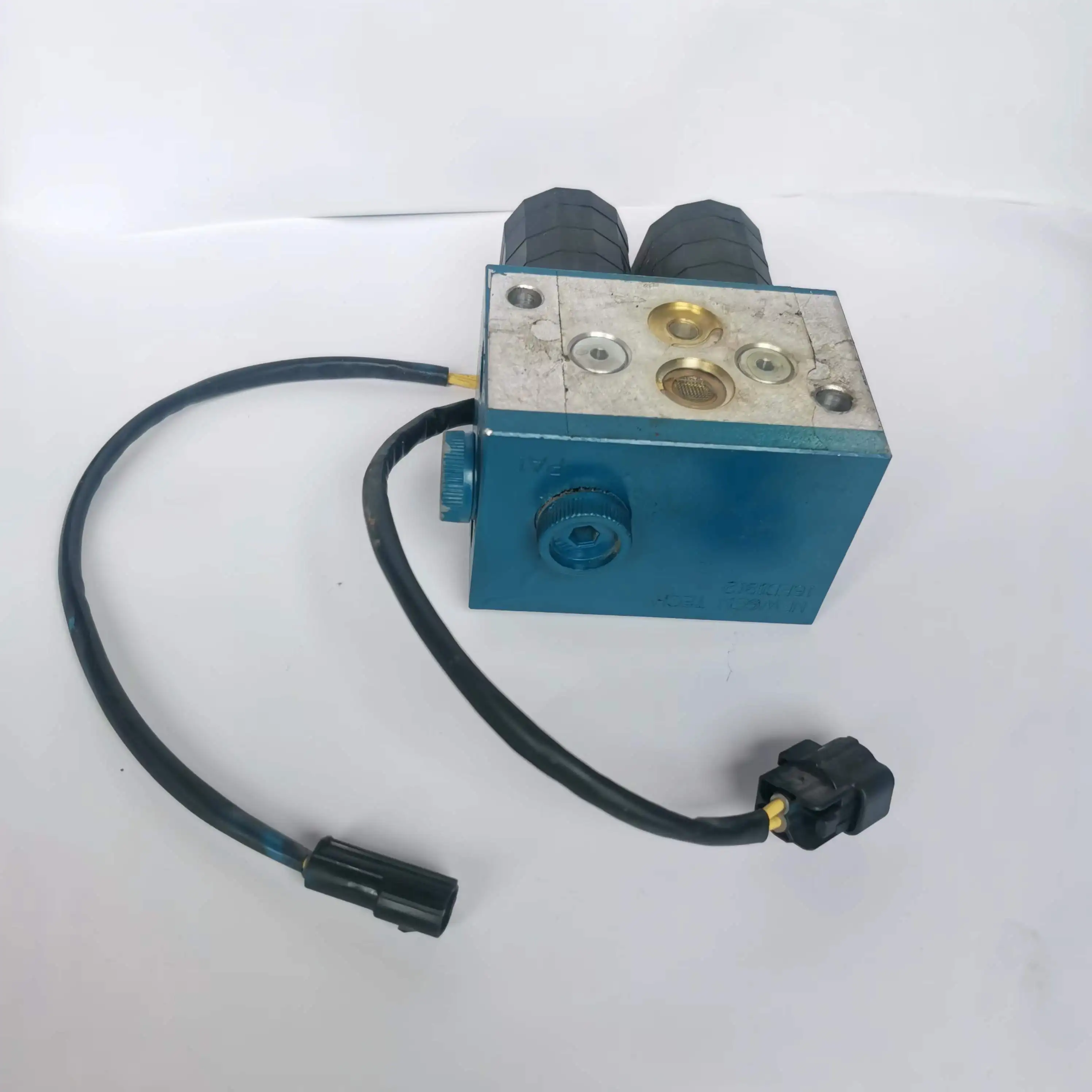 

Hydraulic pump solenoid valve 4100635205 for solar 55 excavator