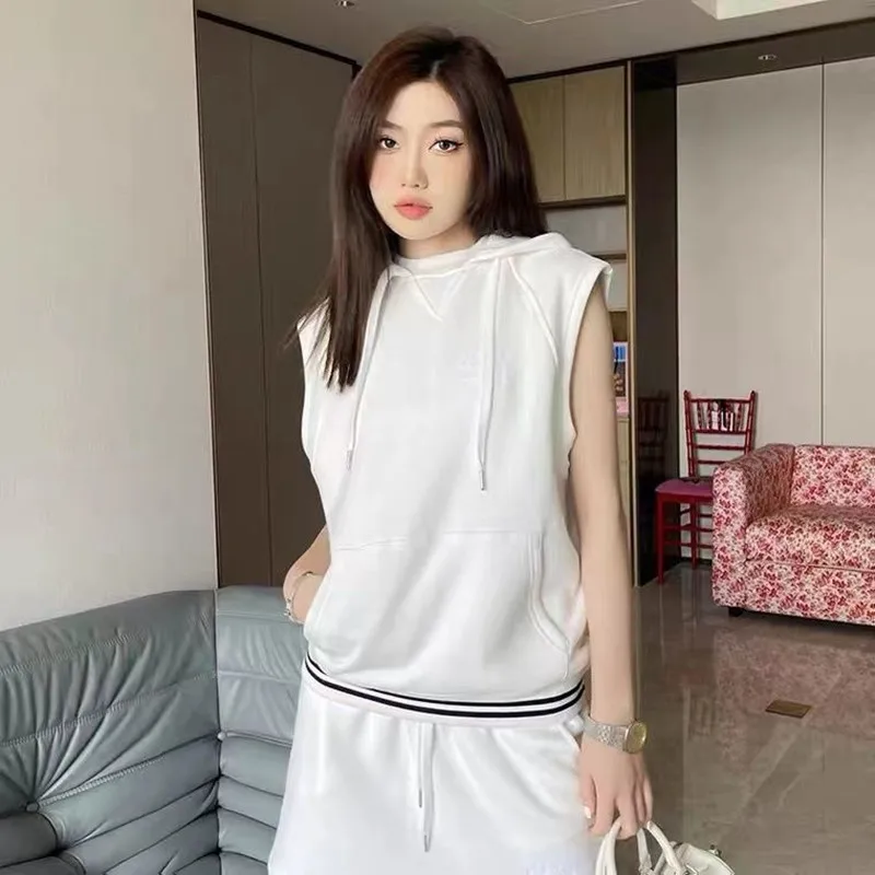 Summer New Luxury T-Shirt 2022 Golf Clothing Women's Spring Golf Suit Casual Hooded White Jacket Ladies Mini Skirt Malbon Golf