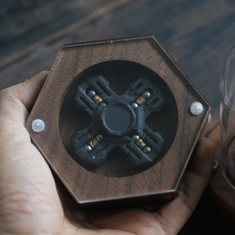 

EDC Crafts Factory Little Paladin GAMER Xiaoyao Fan Customized Wooden Box Fingertip Gyro Decompression Decompression Toy