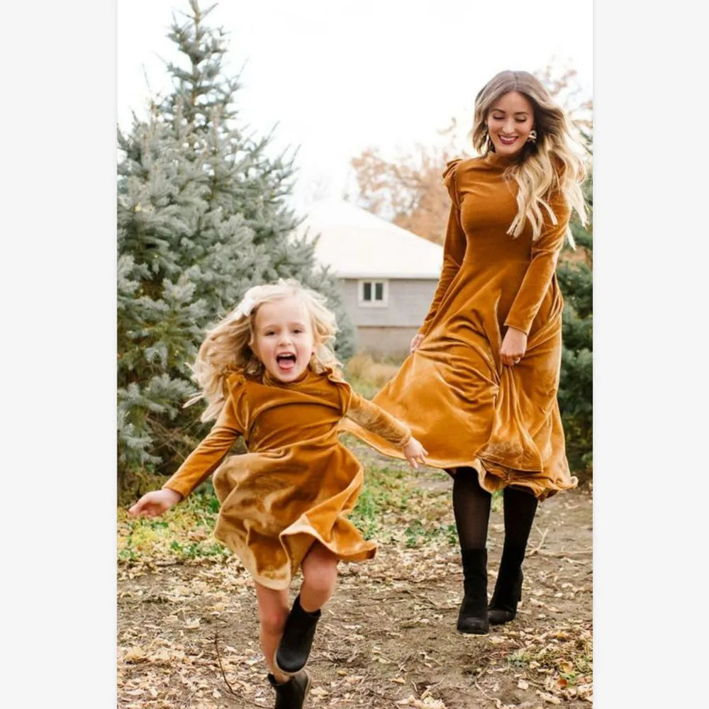 

Mommy and Me Clothes New Spring Solid Color Long Sleeve Dress Big Sister Little Sister Matching Outfit Golden Green/bue Color