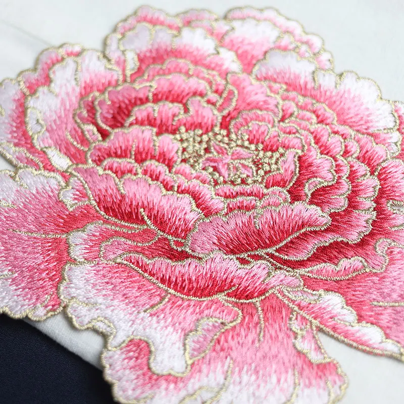 Вышитые нашивки с пионами для сумок