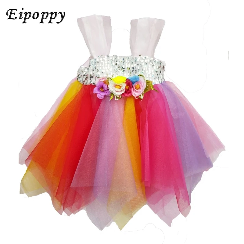 Женское платье без рукавов с блестками