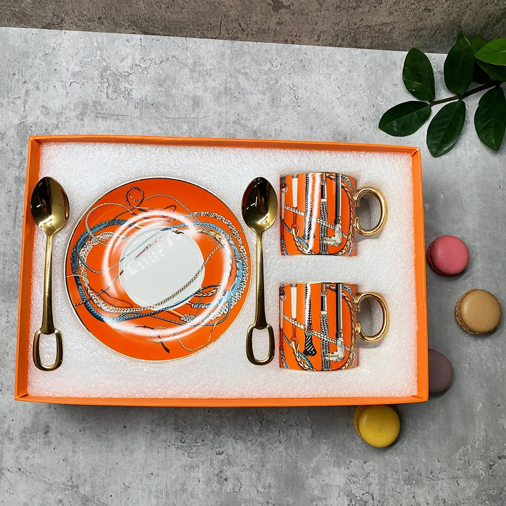Luxury 2 Sets Euro Royal Court Bone China Cups And Saucers Retro Couple Coffee Mugs Afternoon Tea Set with spoon Gift Box