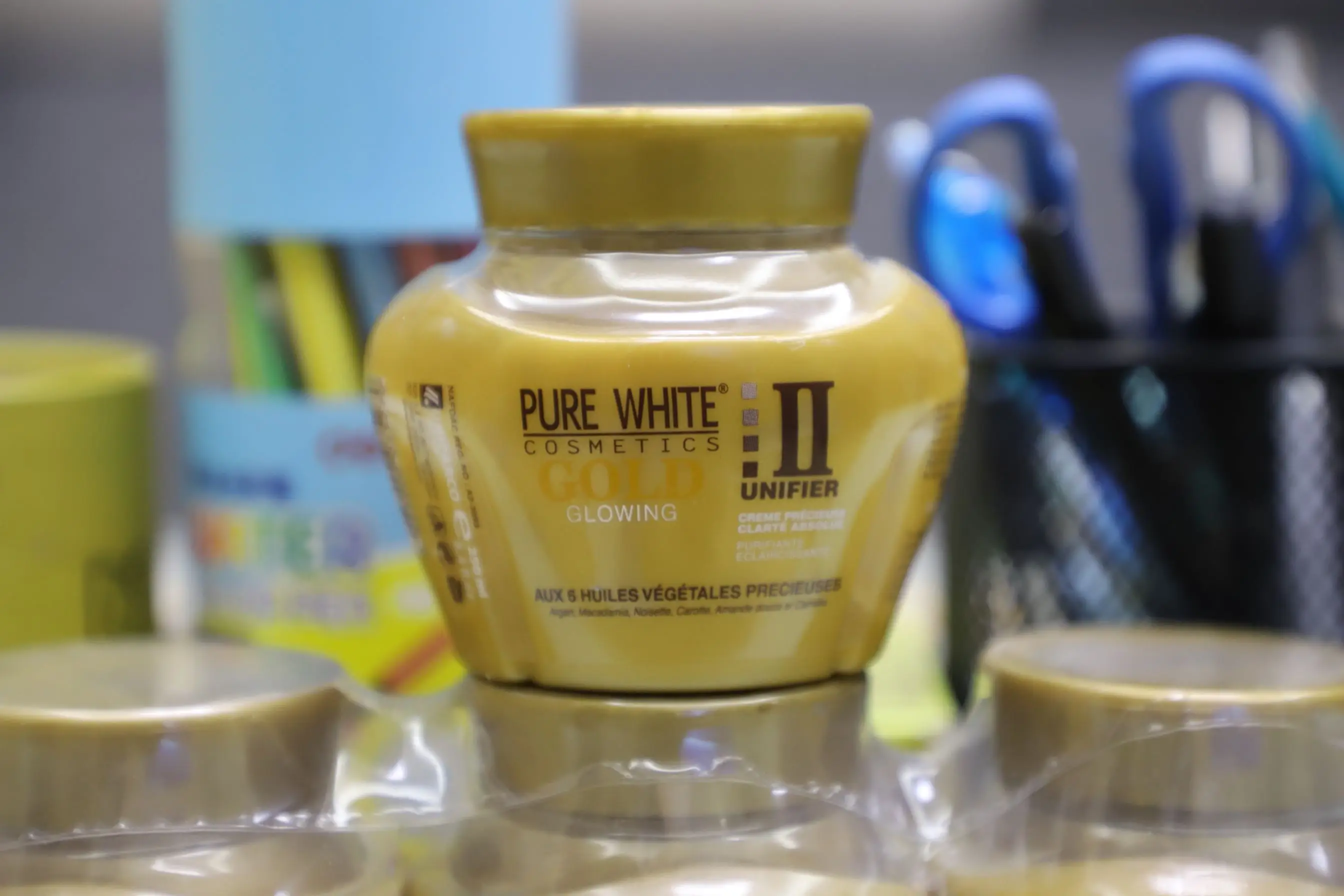 

PURE WHITE COSMETICS | GOLD CREAM 250ml Dark Spot Corrector /250ml