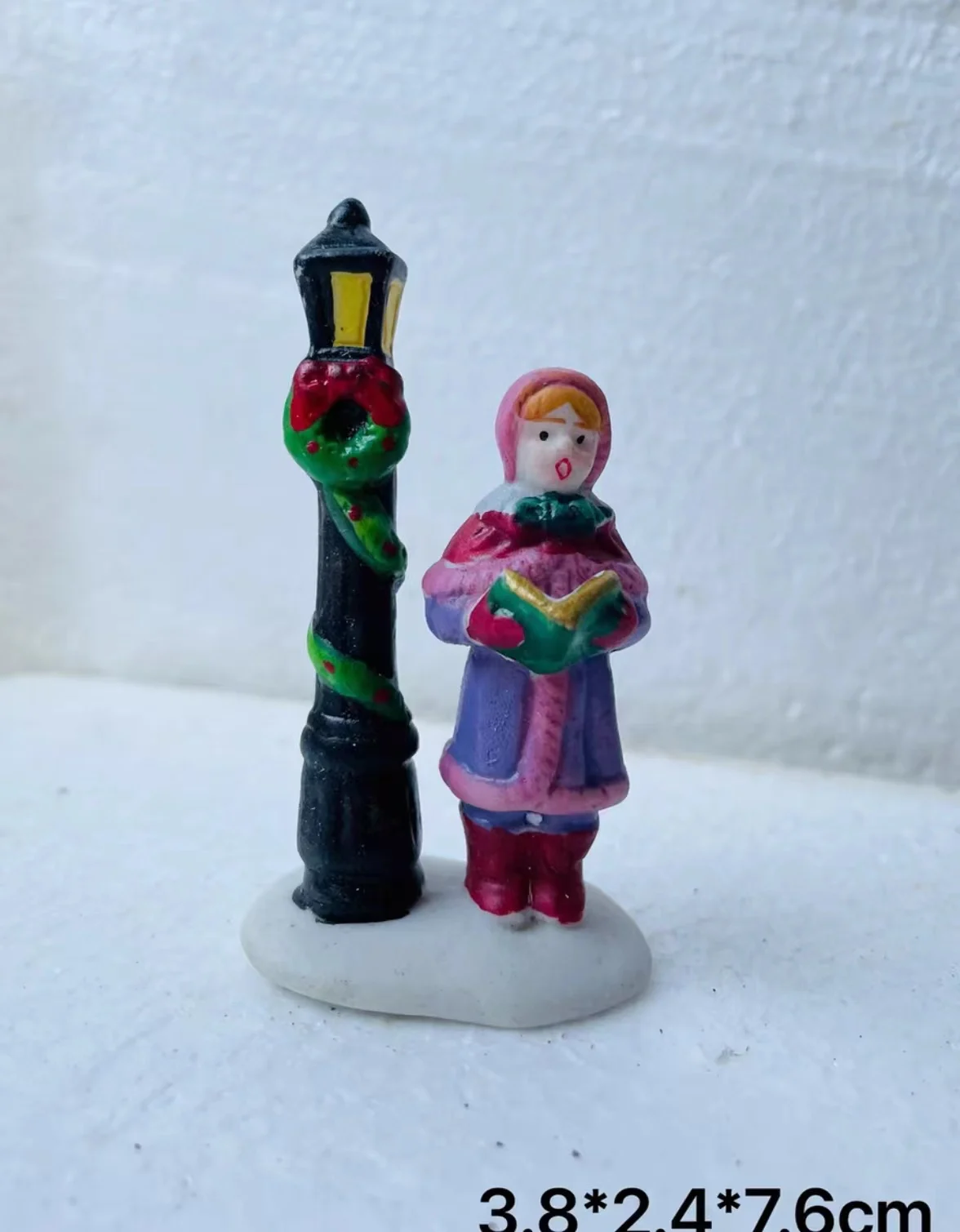 

Resin figure mental psychological sand table game box court therapy sing hymns
