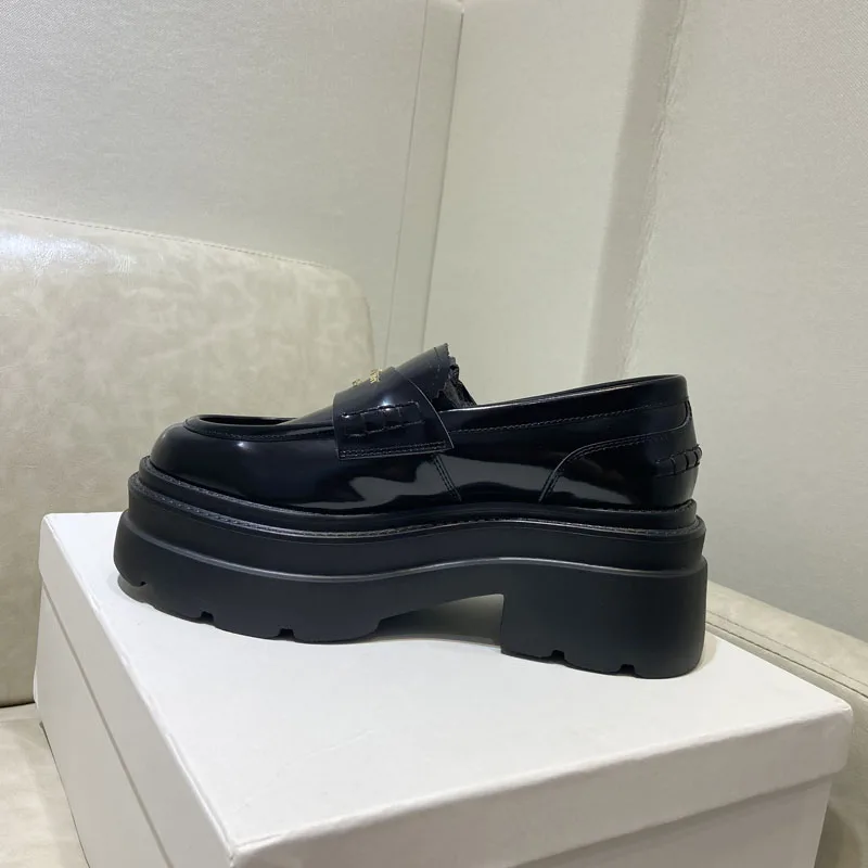 New style thick soled Lefu shoes in spring and autumn English style flat soled small leather shoes women's casual walking shoes