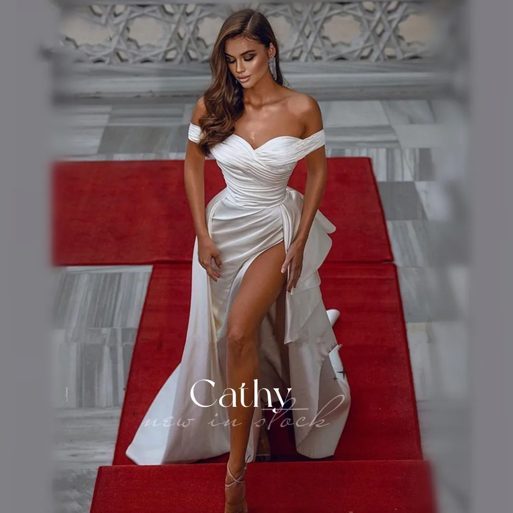 

Женское атласное вечернее платье с открытой спиной и разрезом сбоку