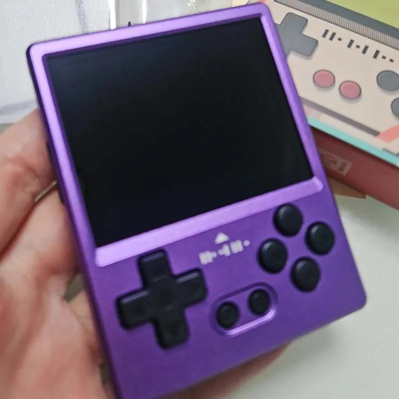 Фото Портативная игровая консоль GKD Pixel 2 Retro с экраном 2,4 дюйма IPS 640x480, 64 ГБ, эмулятор с 5000+ играми для PS1/PSP/FC, подарок для любителей портативных игр №2