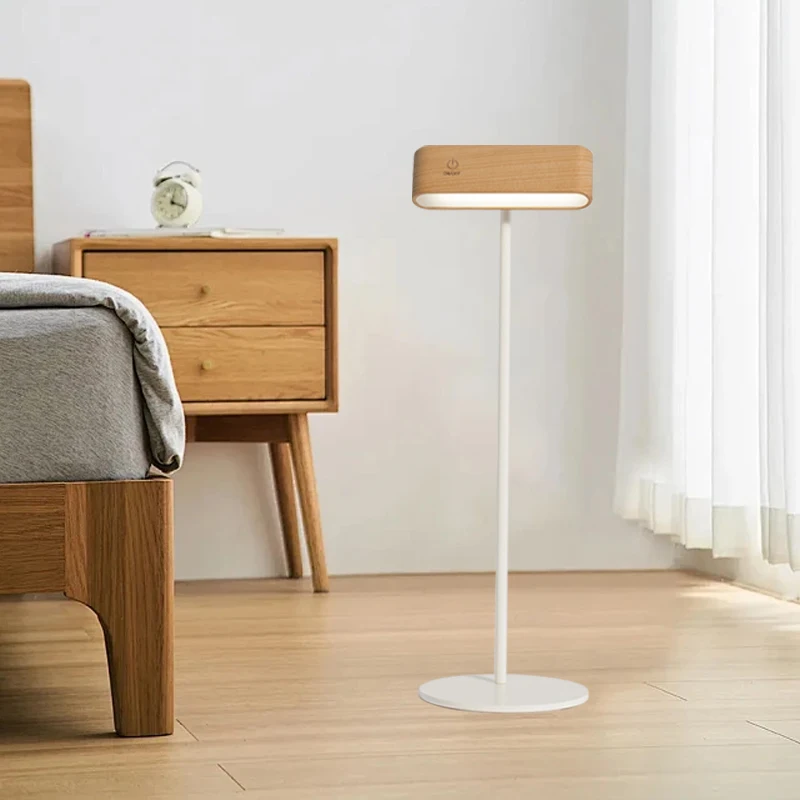 Скандинавская светодиодная маленькая настольная лампа из цельного дерева