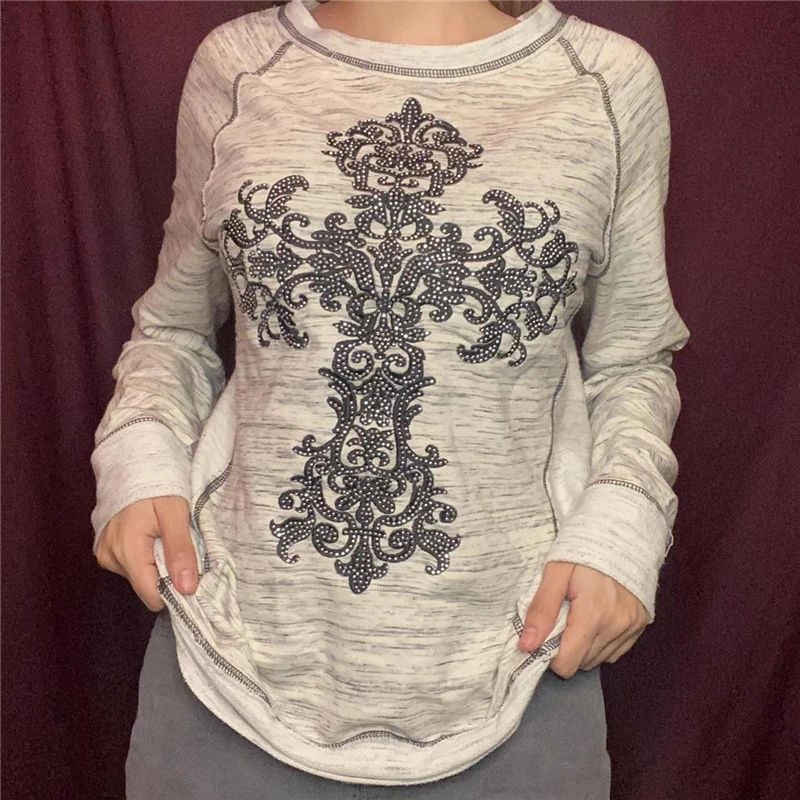 

Женский укороченный топ с графическим принтом, с длинным рукавом