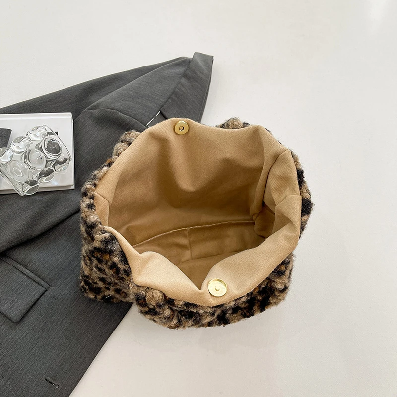 2024 Зимняя сумка Большая плюшевая сумка-тоут для женщин Модная пушистая ручная