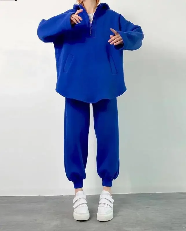 Женский спортивный костюм из двух предметов толстовка с капюшоном и карманами на