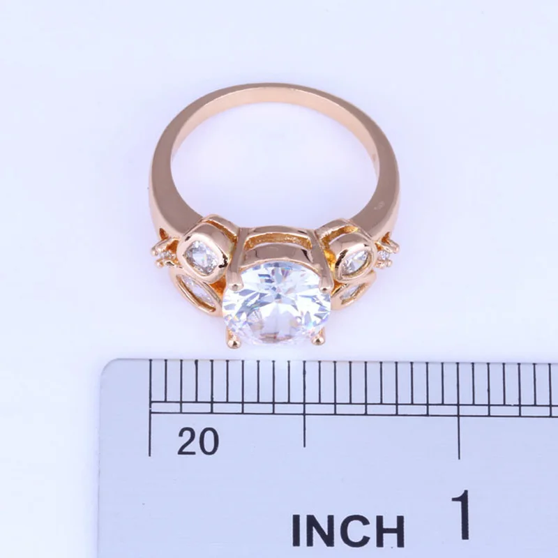 Женское кольцо из желтого золота с фианитом | Украшения и аксессуары