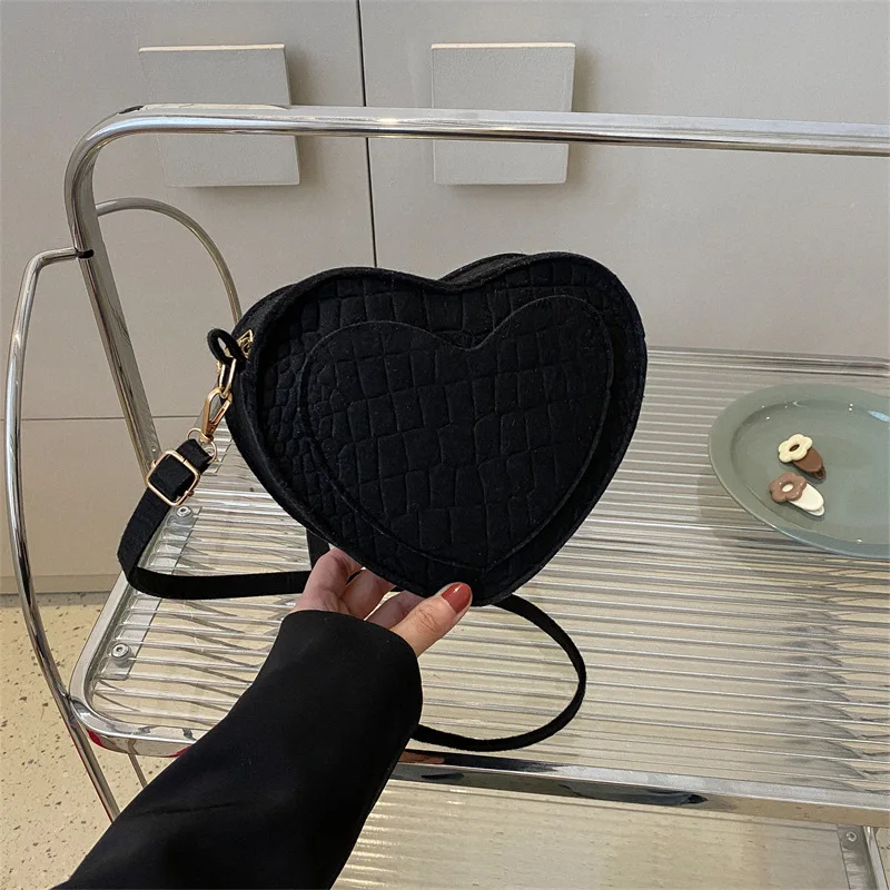 

Small Female Bag Fashion Luxury Designer Handbag Heart Europe Bags for Women Bolsas Purse Women's Shoulder Messenger