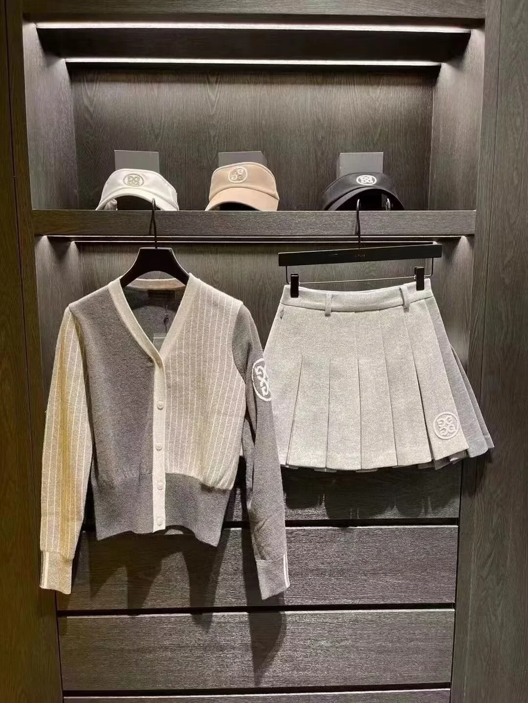

Women'sfashion golf skirt in autumn and winter thickened nylon pleated short skirt including underpants